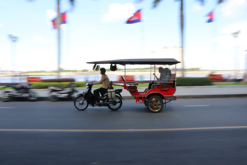 tuk tuk in phnom penh cambodia