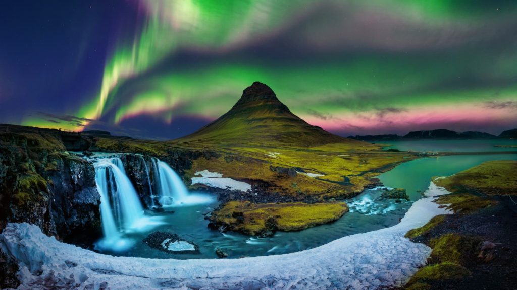 kirkjufell mountain with northern lights