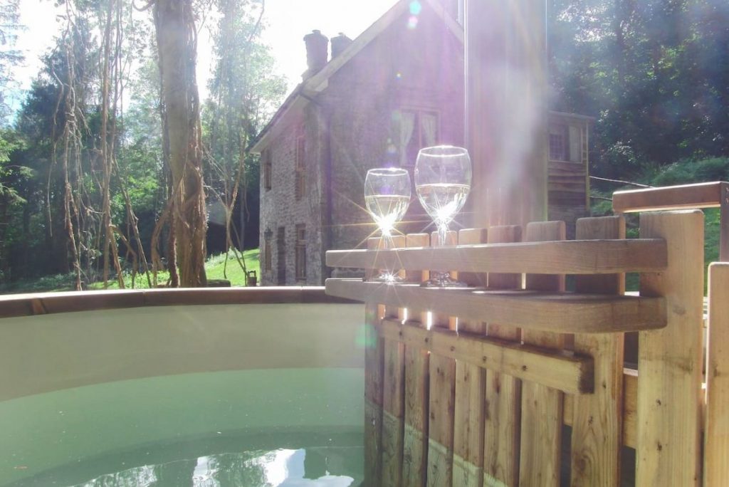 wine and hot tub mrs higgs cottage